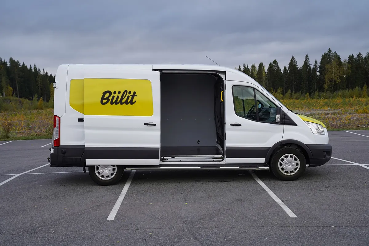 Ford Transit 12 m³ tai vastaava